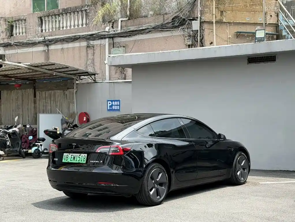 Tesla Model 3 — миниатюра 5