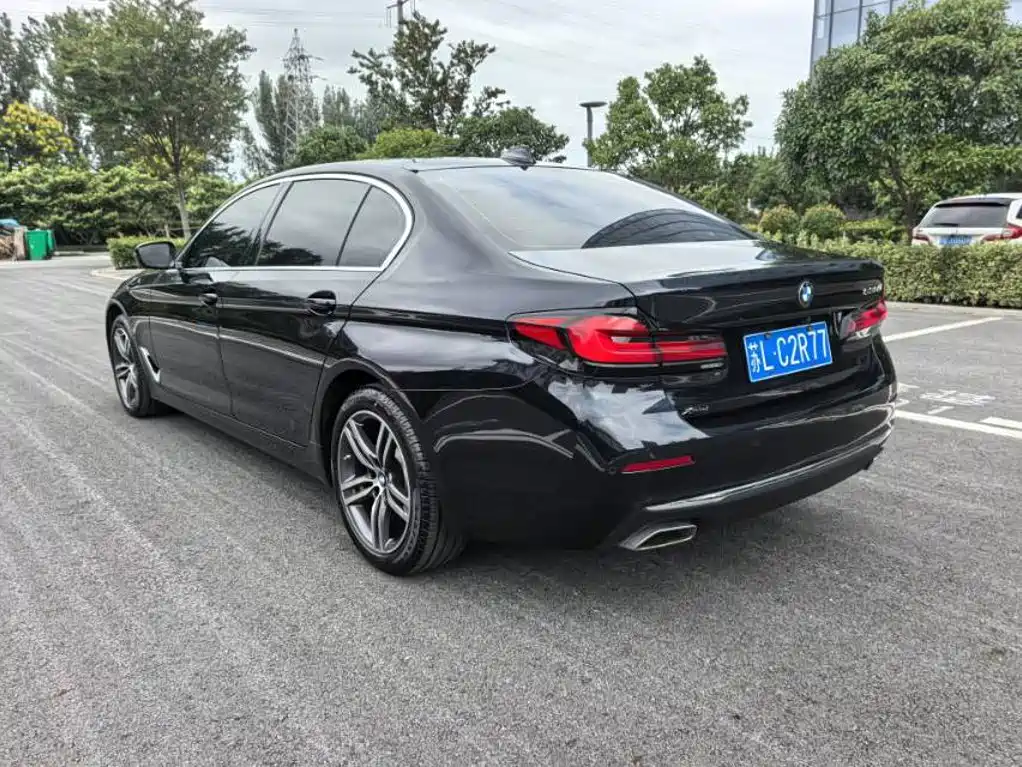 BMW 5 Series — миниатюра 8