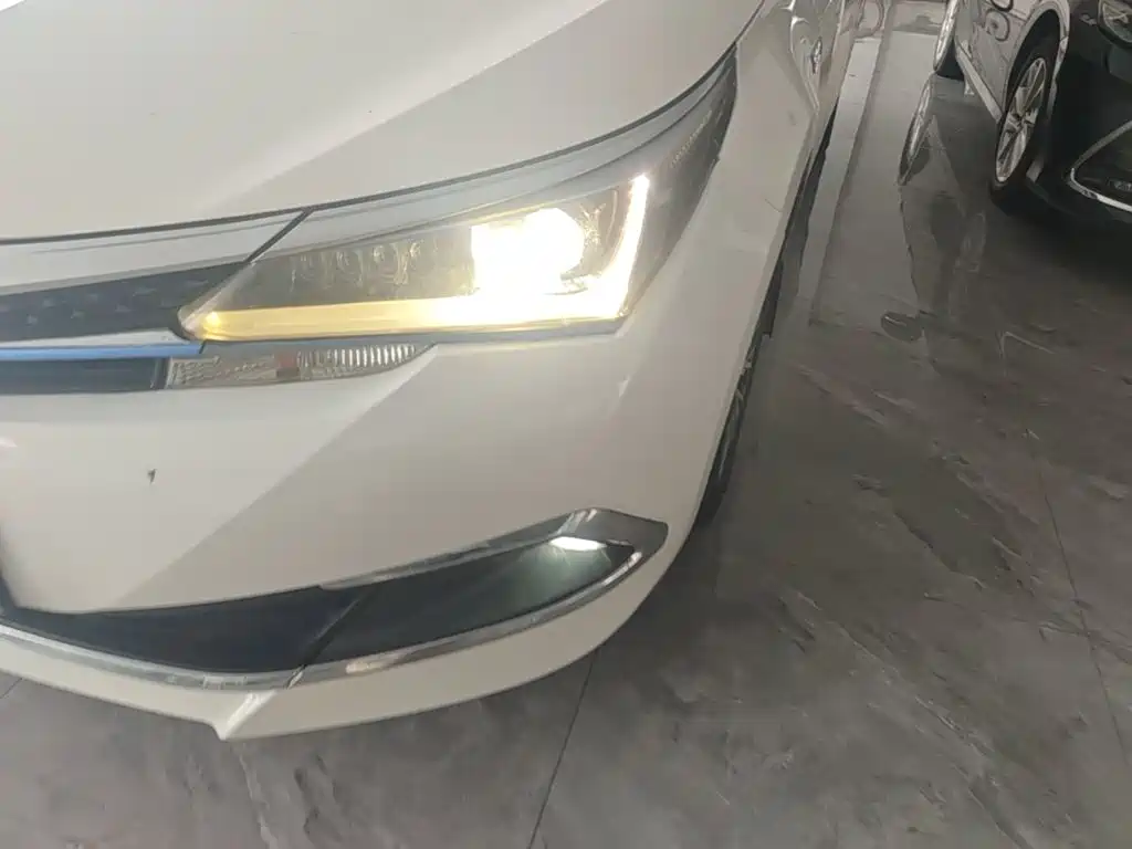 Toyota Corolla Hybrid — миниатюра 24