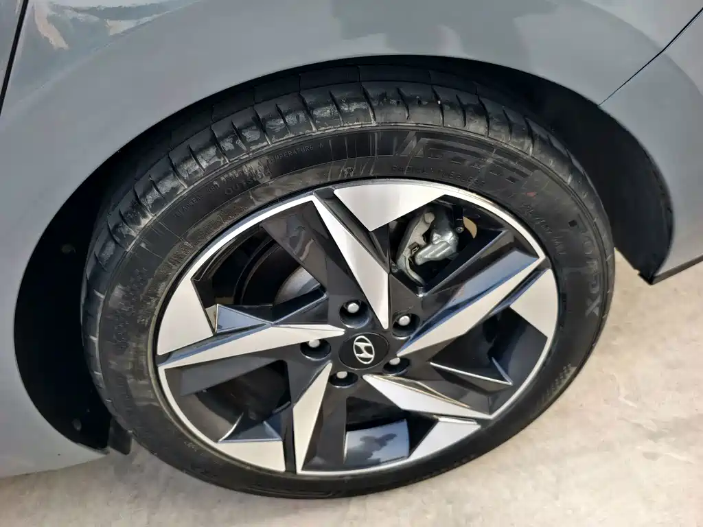 Hyundai Elantra — миниатюра 11