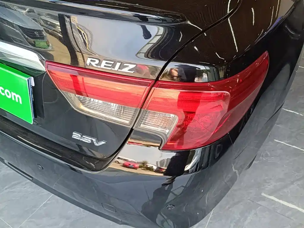 Toyota Reiz — миниатюра 8