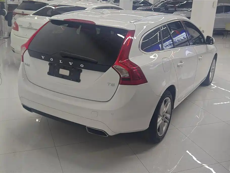 Volvo V60 2015 T5