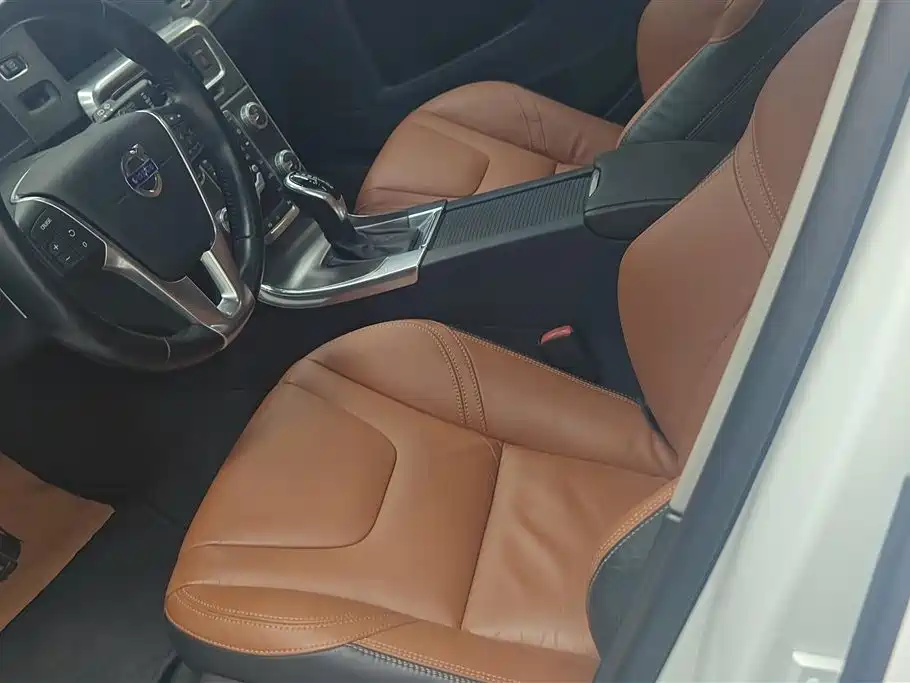 Volvo V60 2015 T5