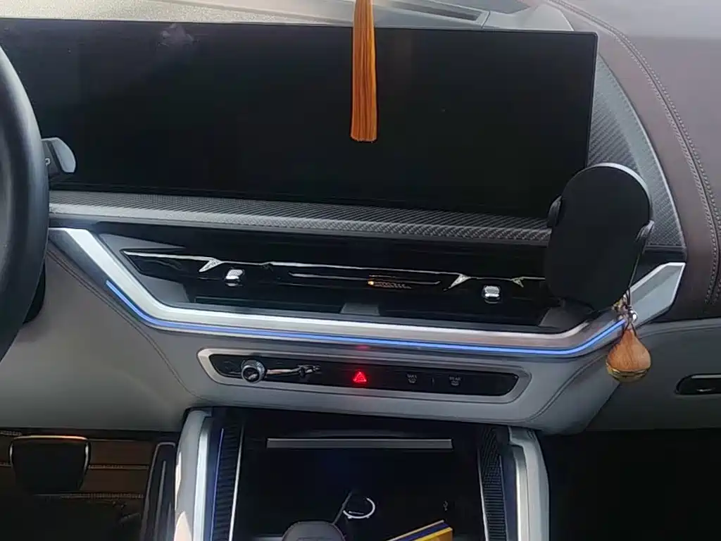 BMW XM — миниатюра 14
