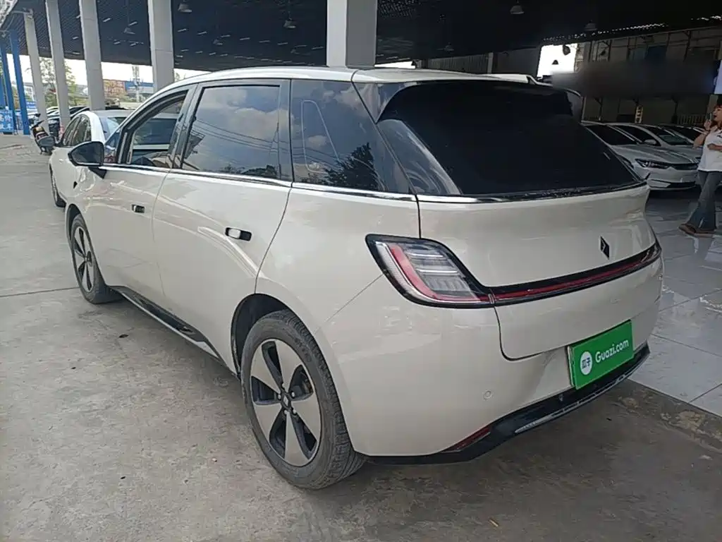 Baojun Yunduo — миниатюра 5