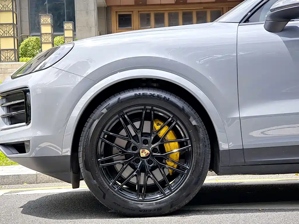 Porsche Cayenne — миниатюра 6
