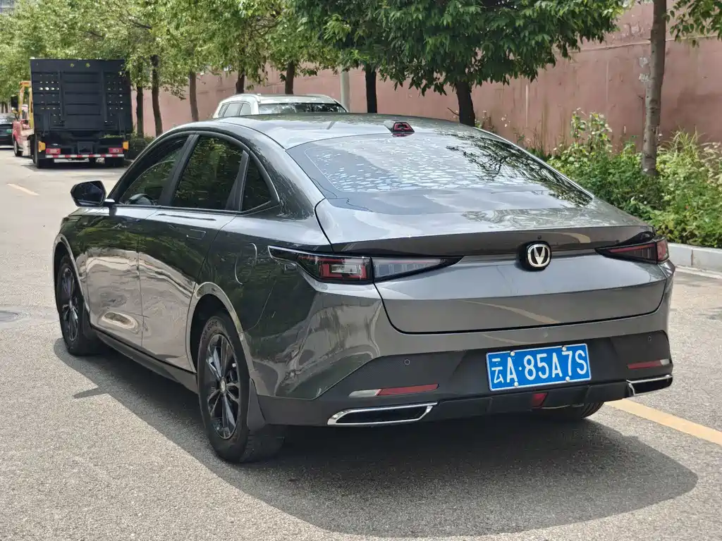 Changan Yida — миниатюра 6