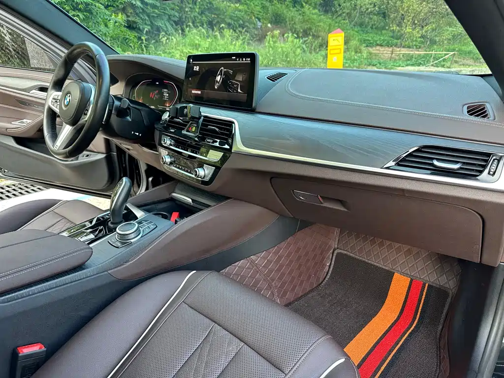 BMW 5 Series — миниатюра 9