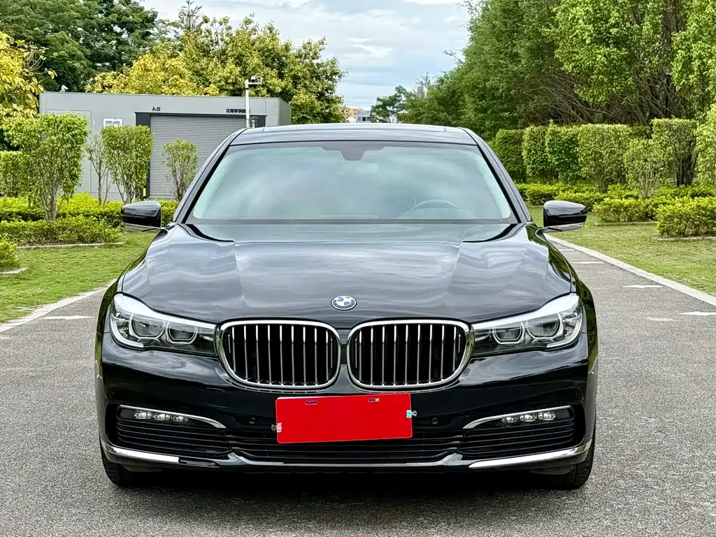 BMW 7 Series — миниатюра 2