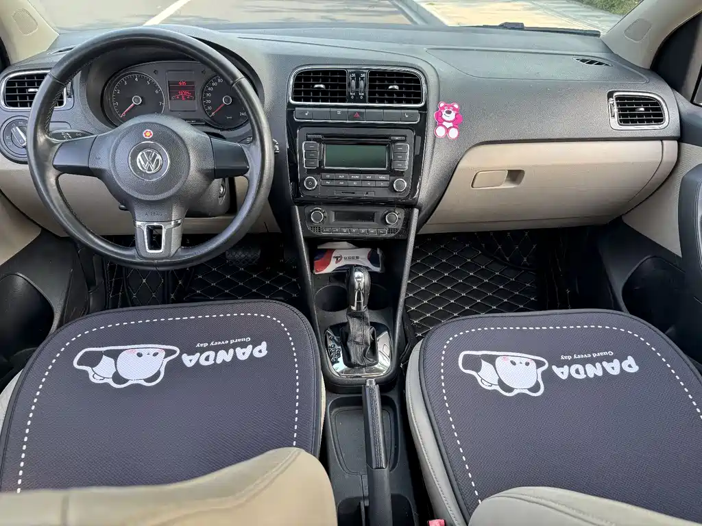 Volkswagen Polo 2011 1.6L AT