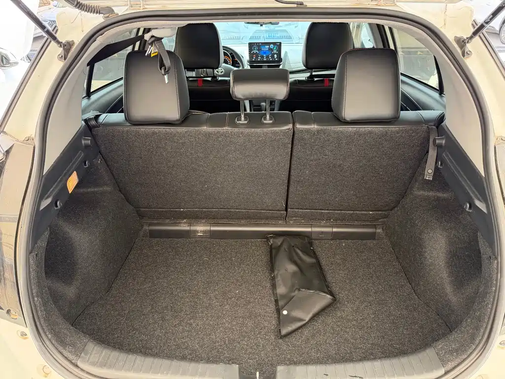 Toyota Yaris L — миниатюра 10