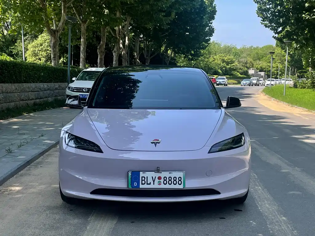 Tesla Model 3 — миниатюра 2