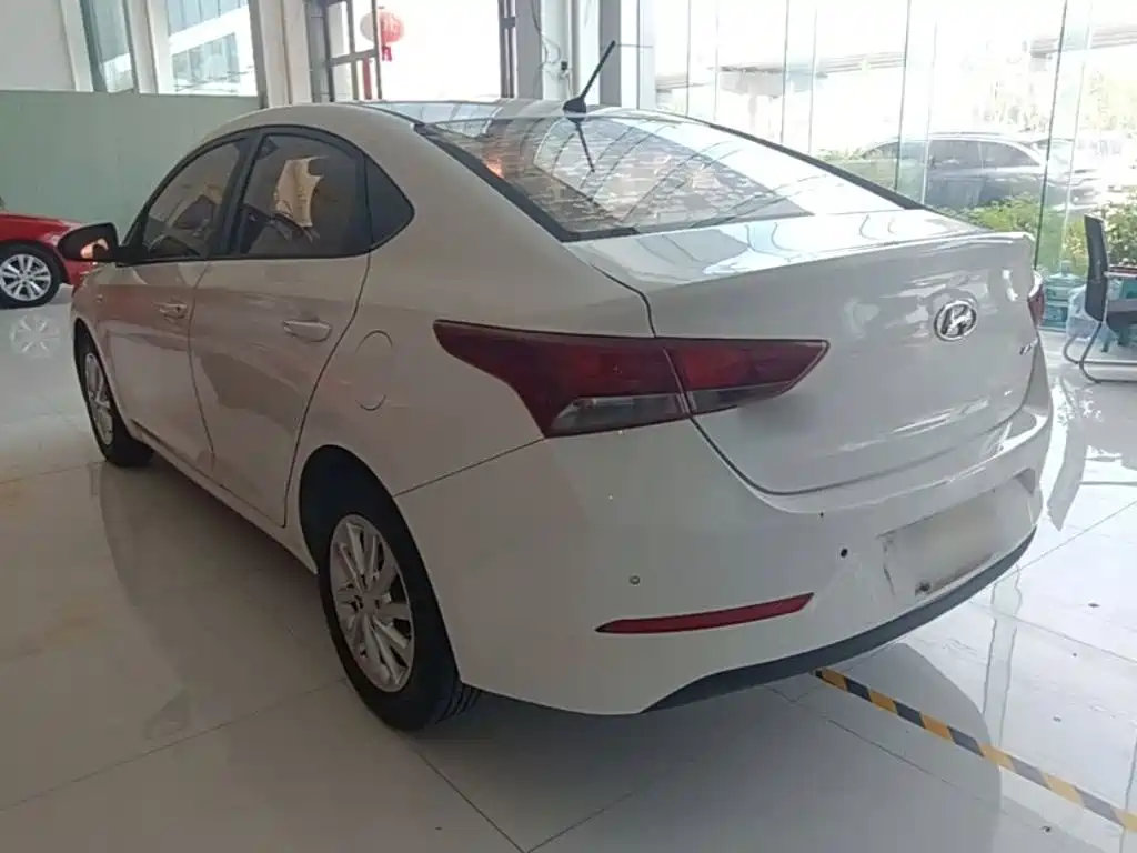 Hyundai Verna — миниатюра 5