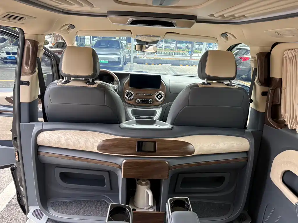 Mercedes-Benz Vito 2021 2.0T 7 мест