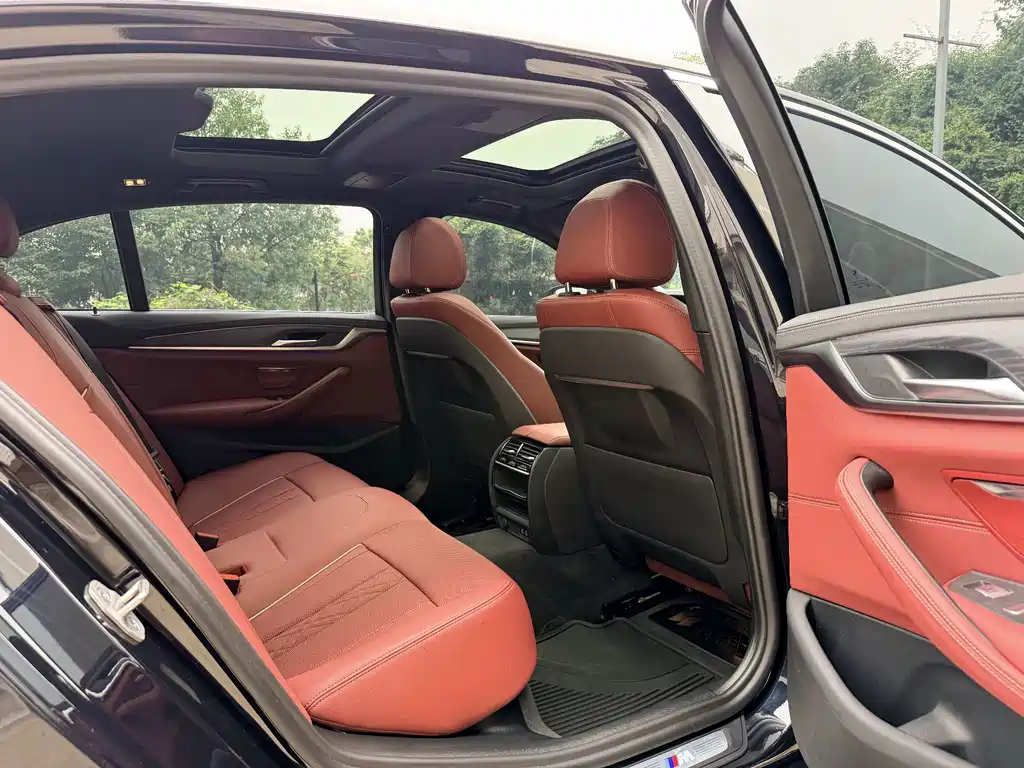 BMW 5 Series — миниатюра 9
