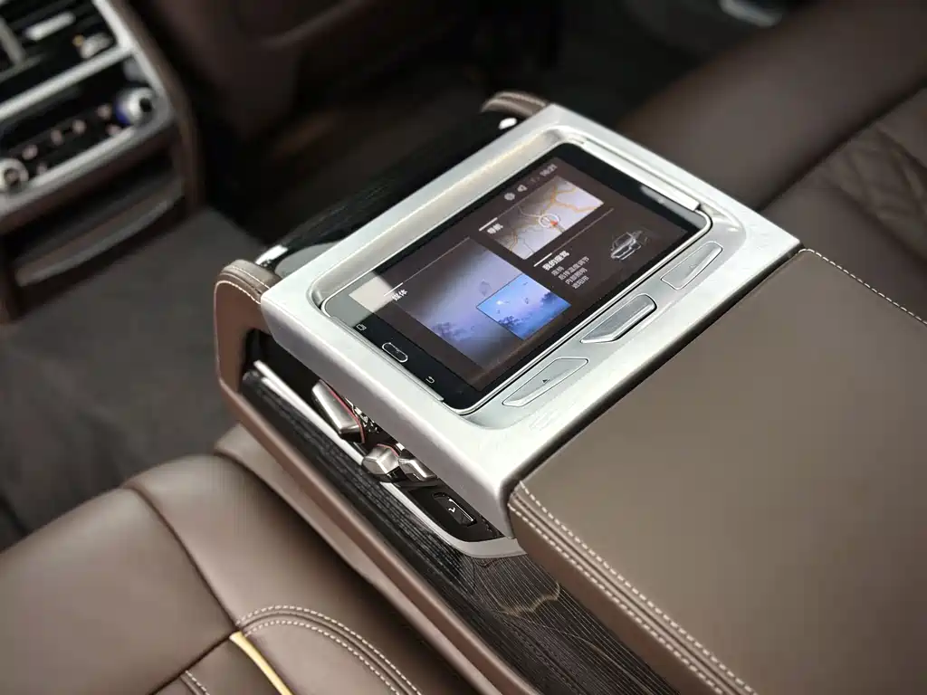 BMW 7 Series — миниатюра 7