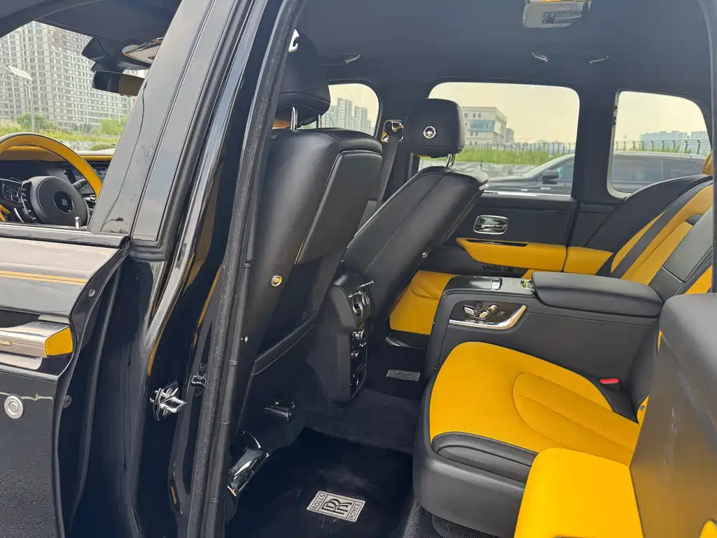 Rolls-Royce Cullinan — миниатюра 17