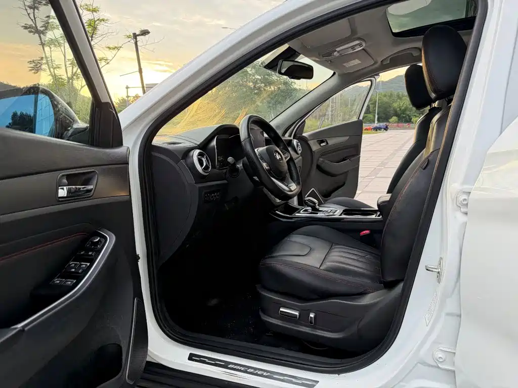 BAIC EX5 — миниатюра 10