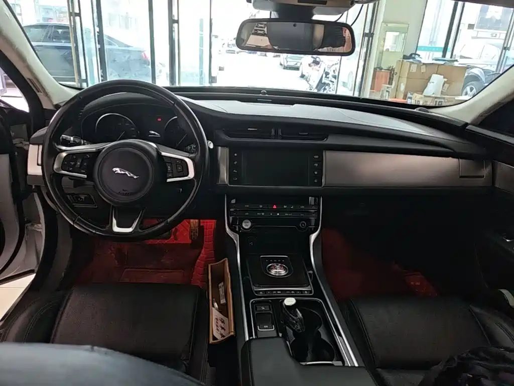 Jaguar XFL — миниатюра 10