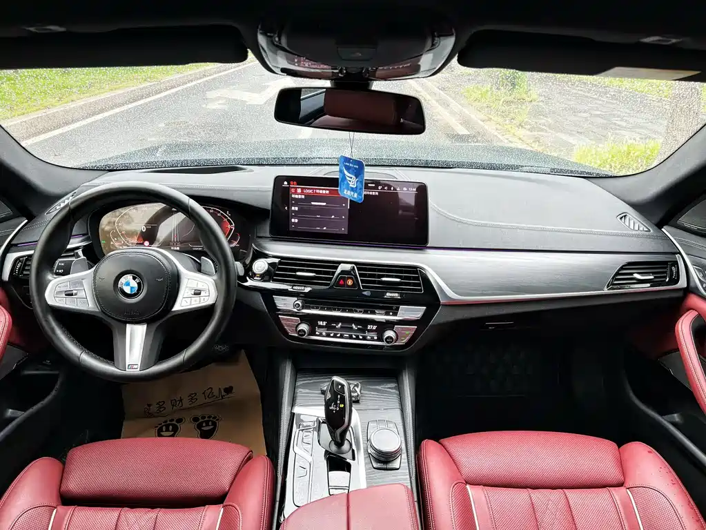 BMW 5 Series — миниатюра 6
