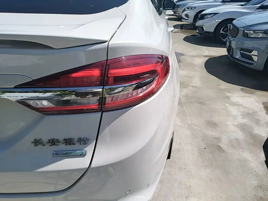 Ford Mondeo — миниатюра 8