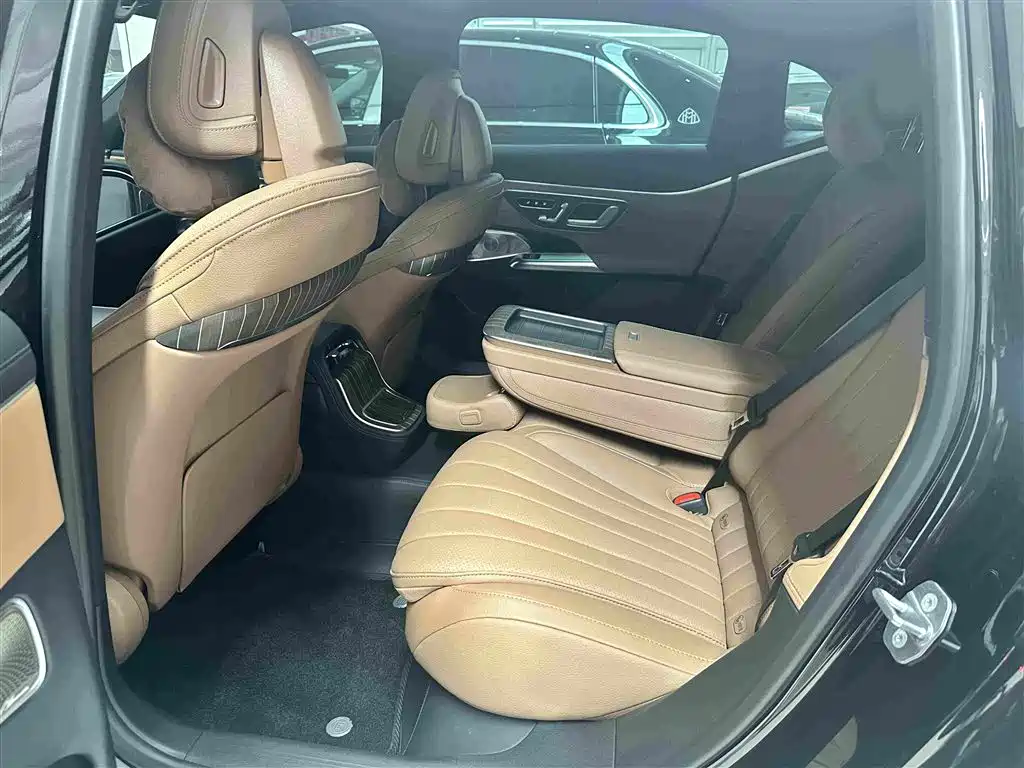 Mercedes-Benz E-Class — миниатюра 12