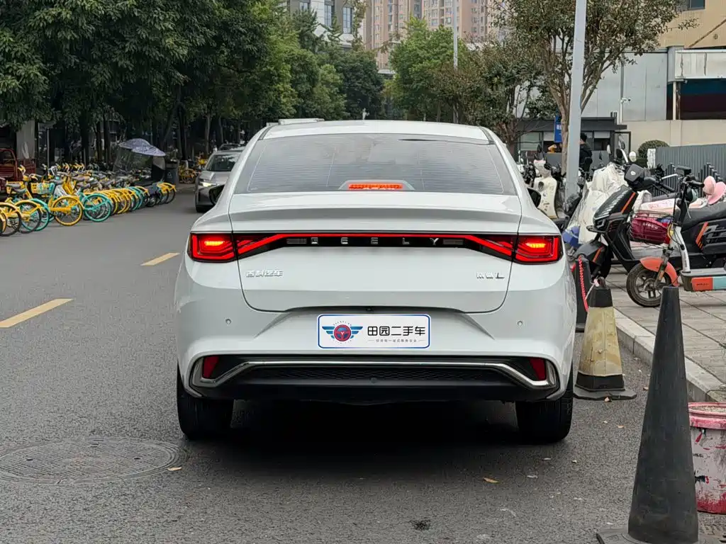 Geely Emgrand L — миниатюра 5