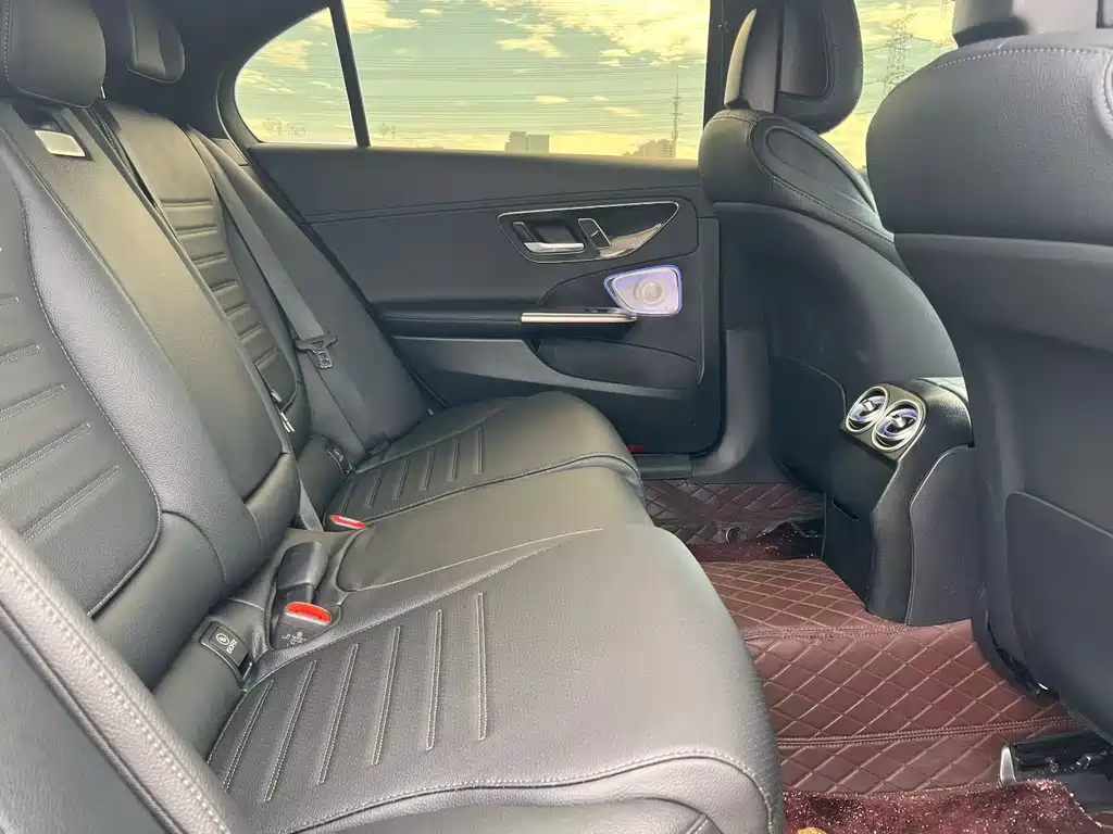 Mercedes-Benz C-Class — миниатюра 5