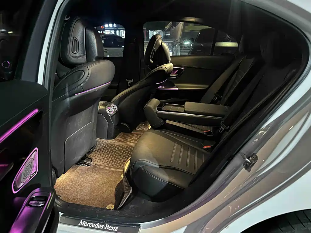 Mercedes-Benz C-Class — миниатюра 11