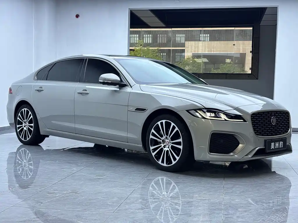 Jaguar XFL — миниатюра 3