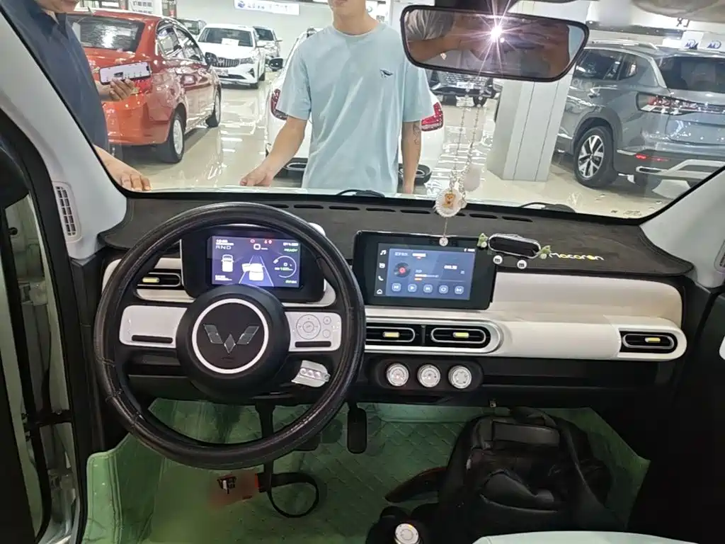 Wuling MINIEV — миниатюра 10