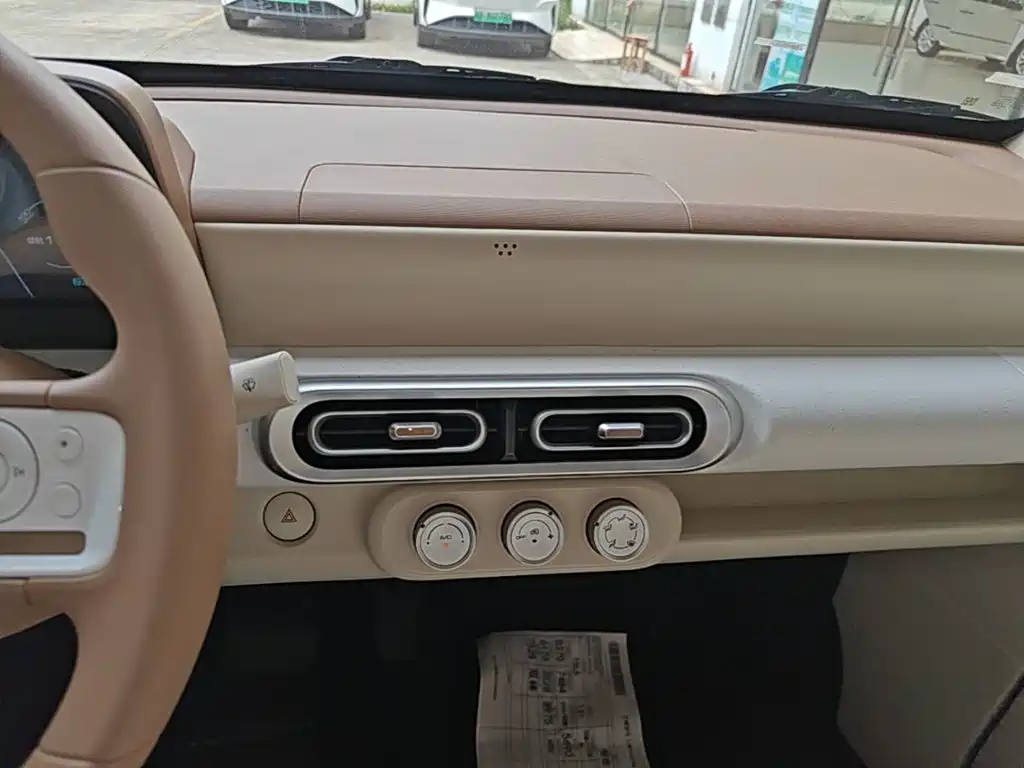 Wuling MINIEV — миниатюра 13
