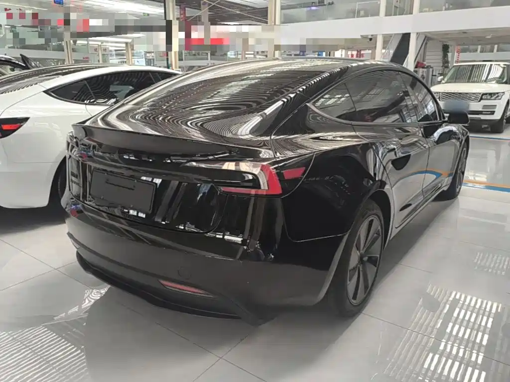 Tesla Model 3 — миниатюра 7