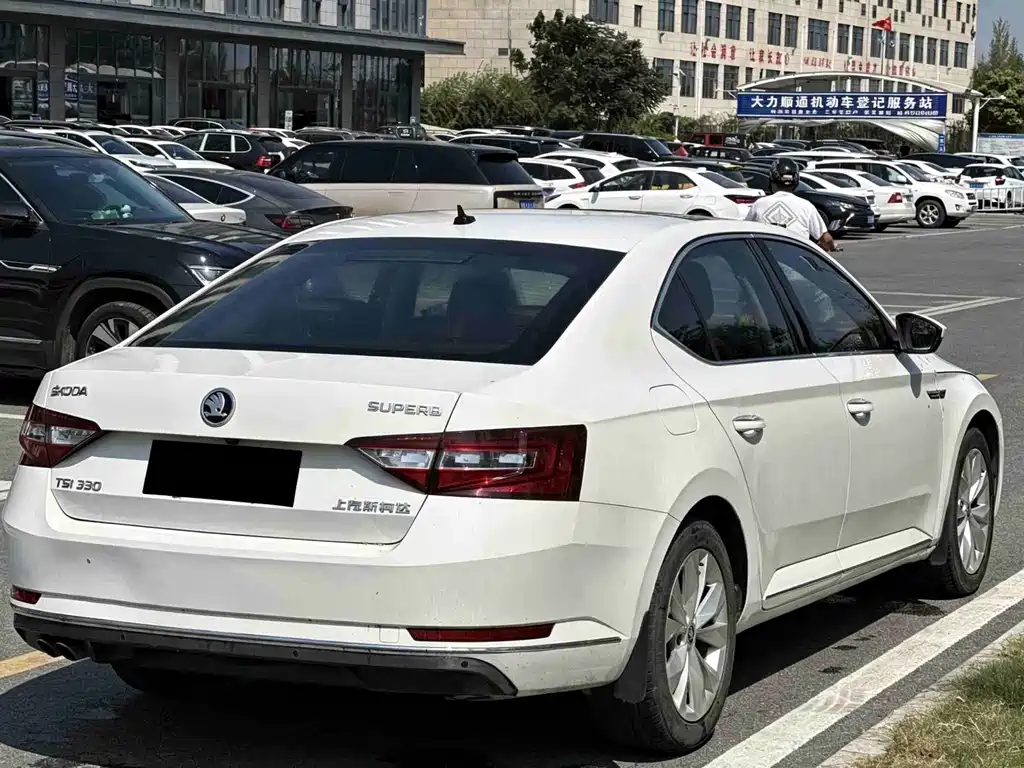 Skoda Superb — миниатюра 4