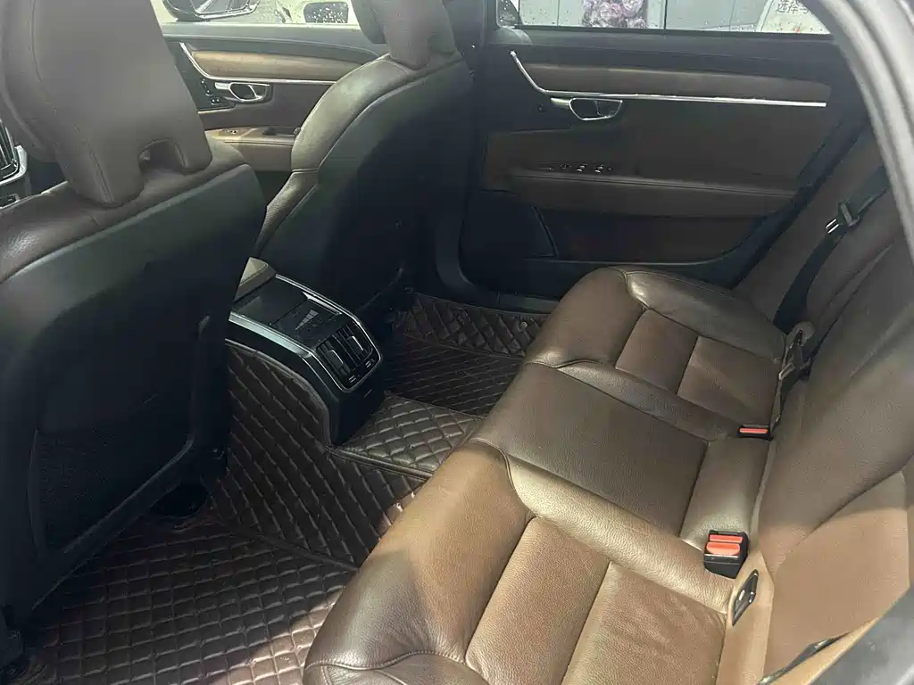 Volvo S90 — миниатюра 6