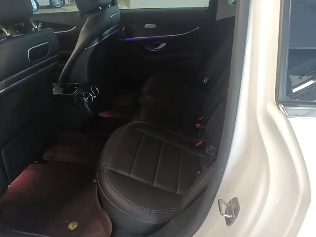 Mercedes-Benz E-Class — миниатюра 24