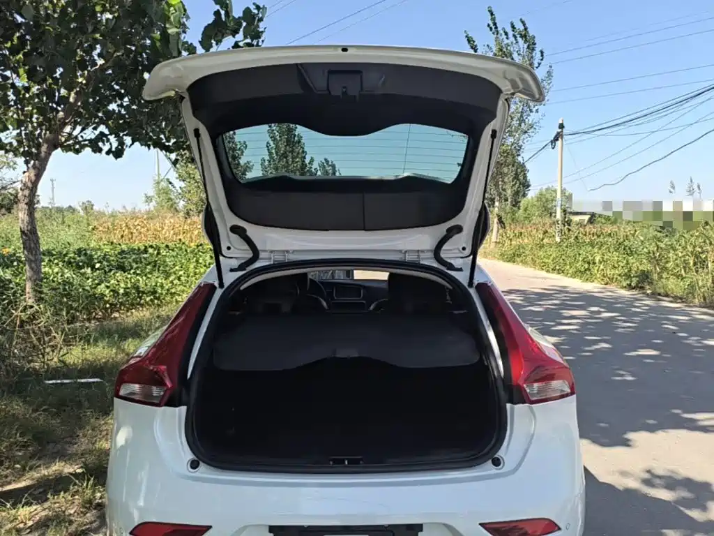 Volvo V40 — миниатюра 19