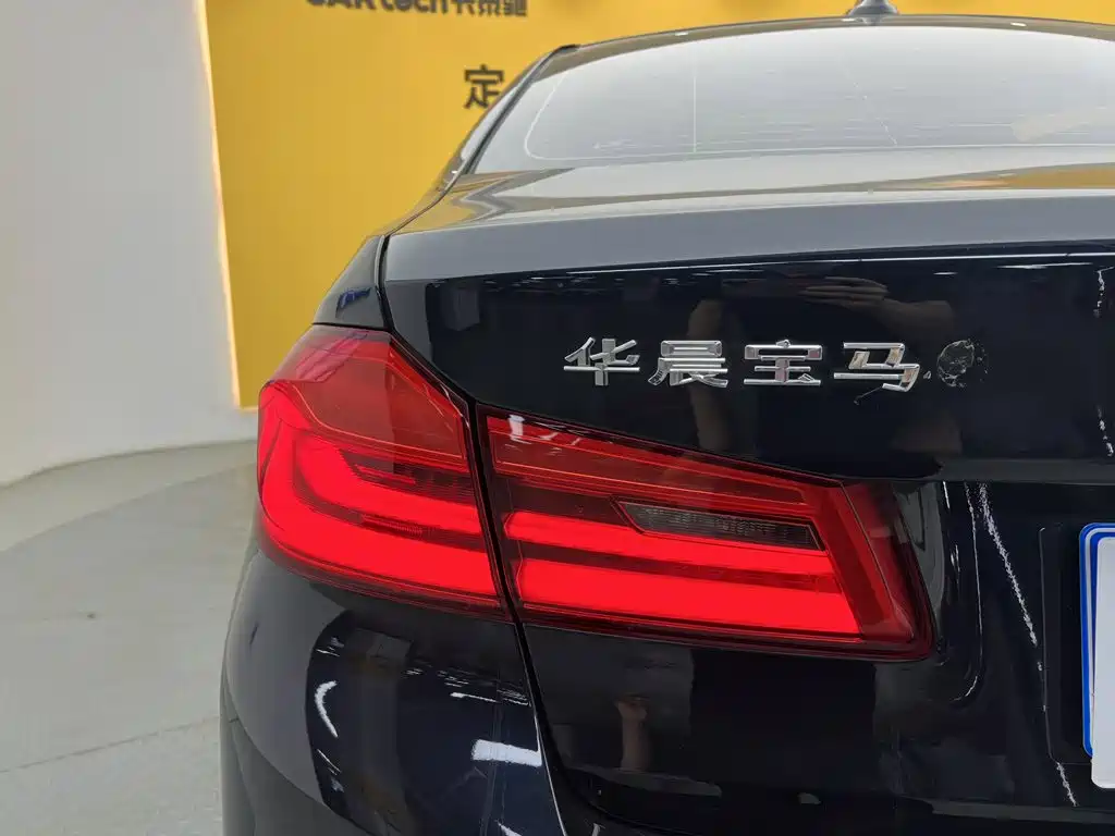 BMW 5 Series — миниатюра 8