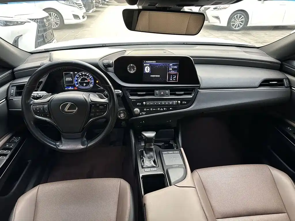 Lexus ES — миниатюра 9