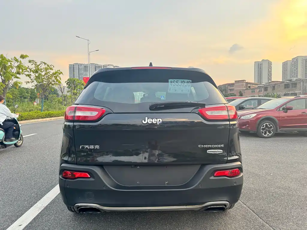 Jeep Cherokee — миниатюра 6