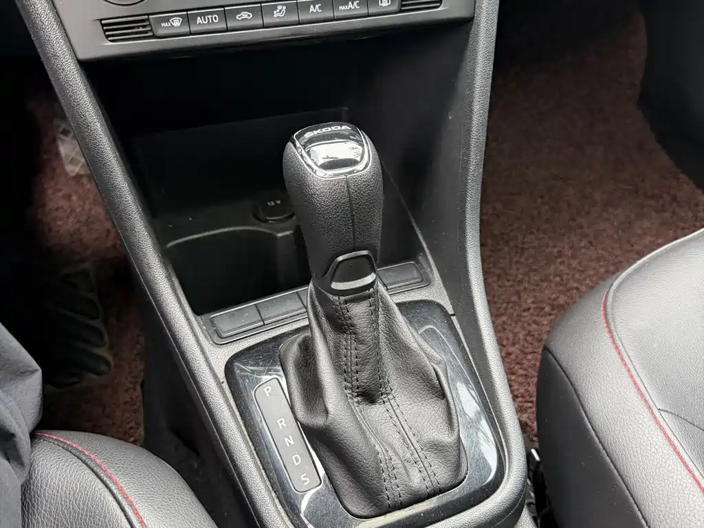 Skoda Rapid Spaceback — миниатюра 13
