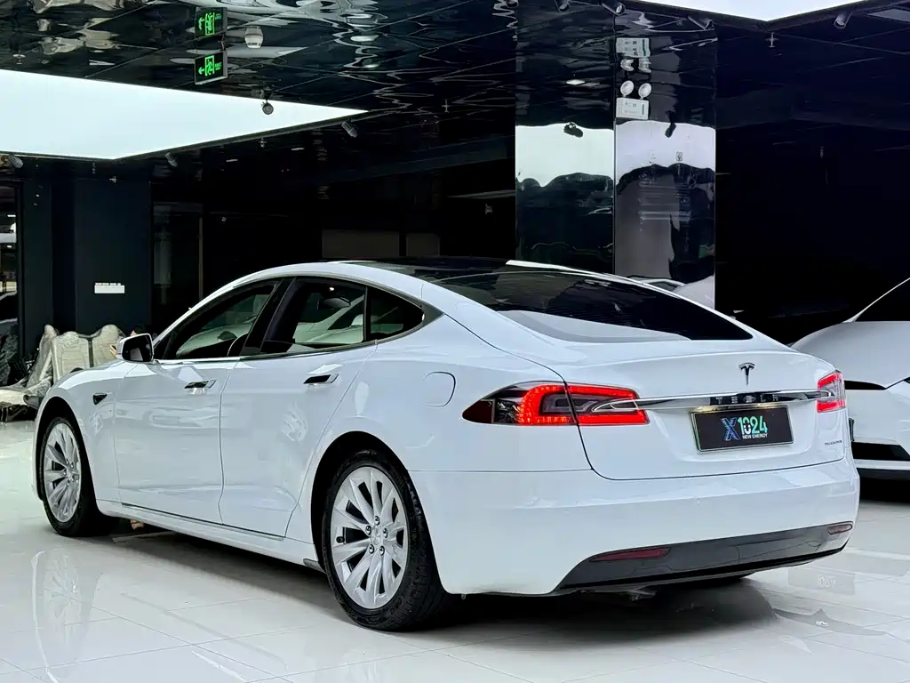 Tesla Model S — миниатюра 15