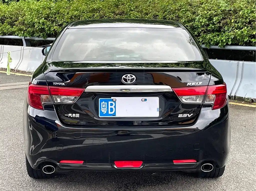 Toyota Reiz — миниатюра 6