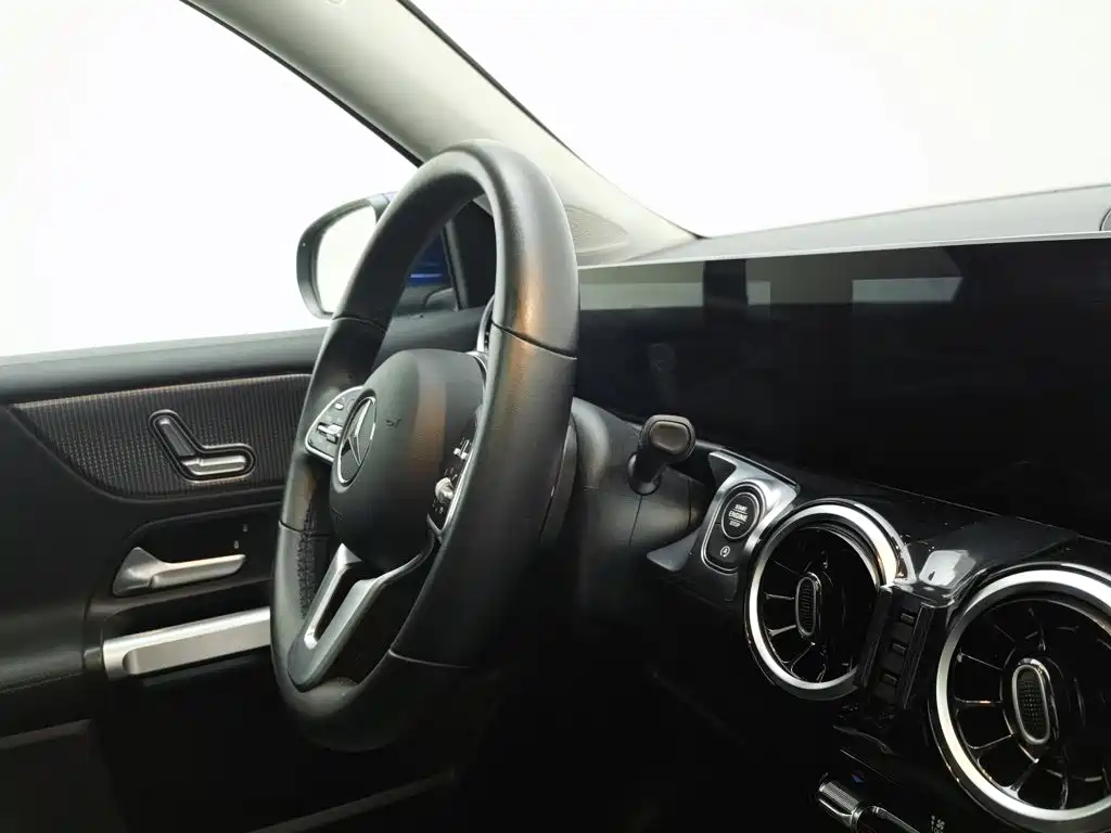 Mercedes-Benz GLB — миниатюра 22