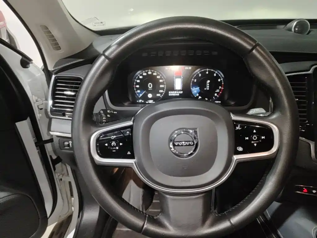 Volvo XC90 — миниатюра 11
