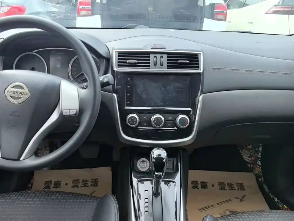 Nissan Tiida — миниатюра 13