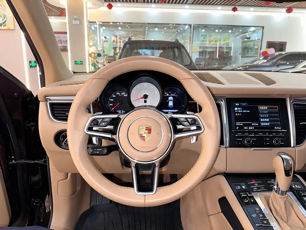 Porsche Macan — миниатюра 9