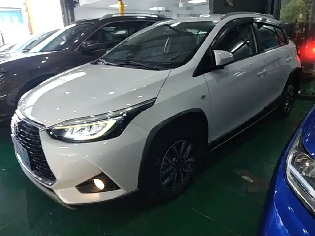 Toyota Yaris L — миниатюра 2