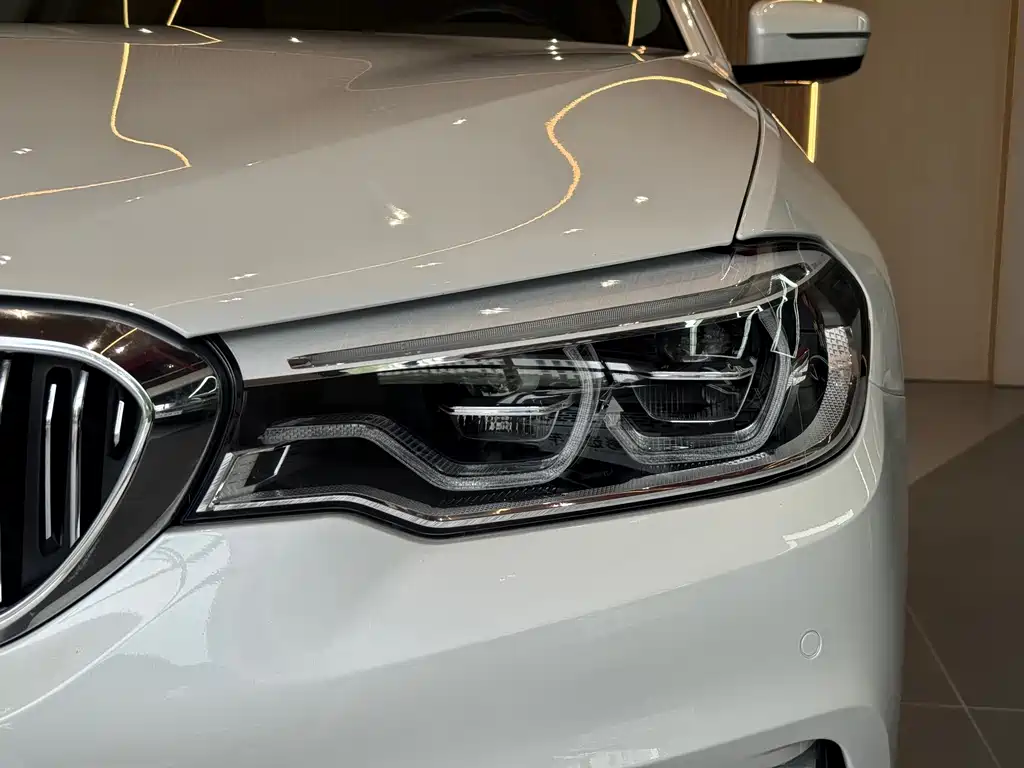 BMW 5 Series New Energy — миниатюра 16