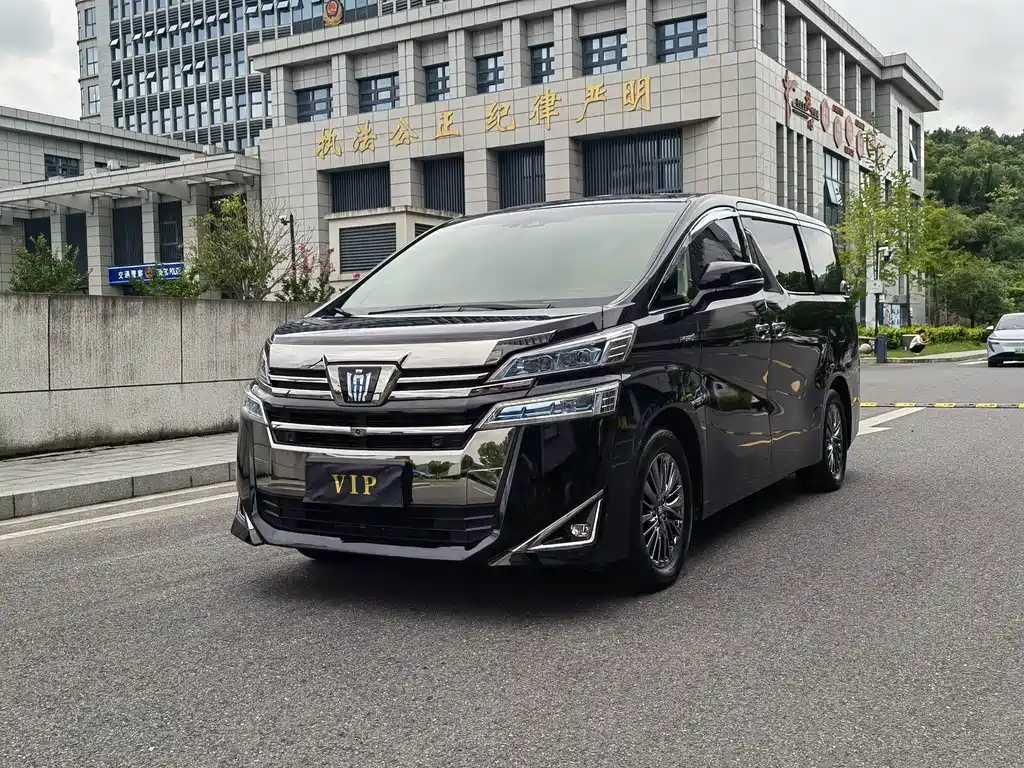 Toyota Alphard — миниатюра 2